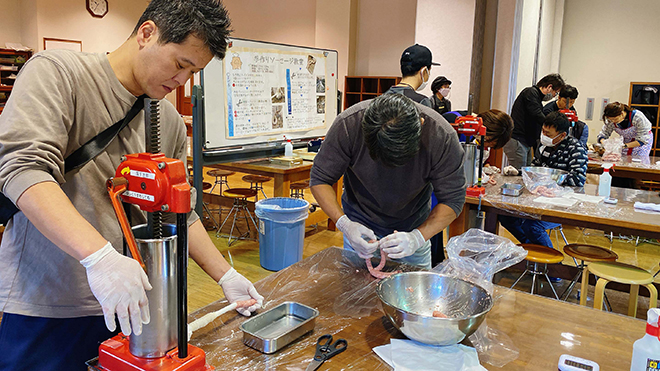 手作りソーセージにチャレンジ！　美味しく作れたのでしょうか？（名古屋支社）