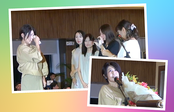 永年勤続表彰の感動的なシーン。涙を拭いながら感謝を伝える女性社員と、それを見守る仲間たち、大きな花束を抱えてコメントする姿を収めたコラージュ画像。